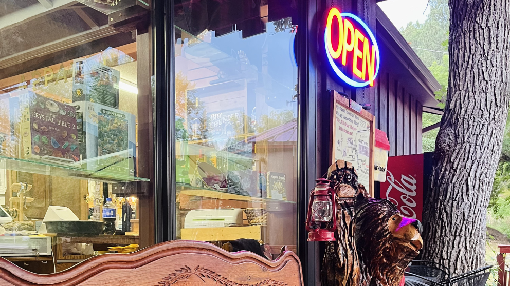 Big Thunder Gold Mine gift shop exterior with an open sign and wooden bear carving in Keystone South Dakota